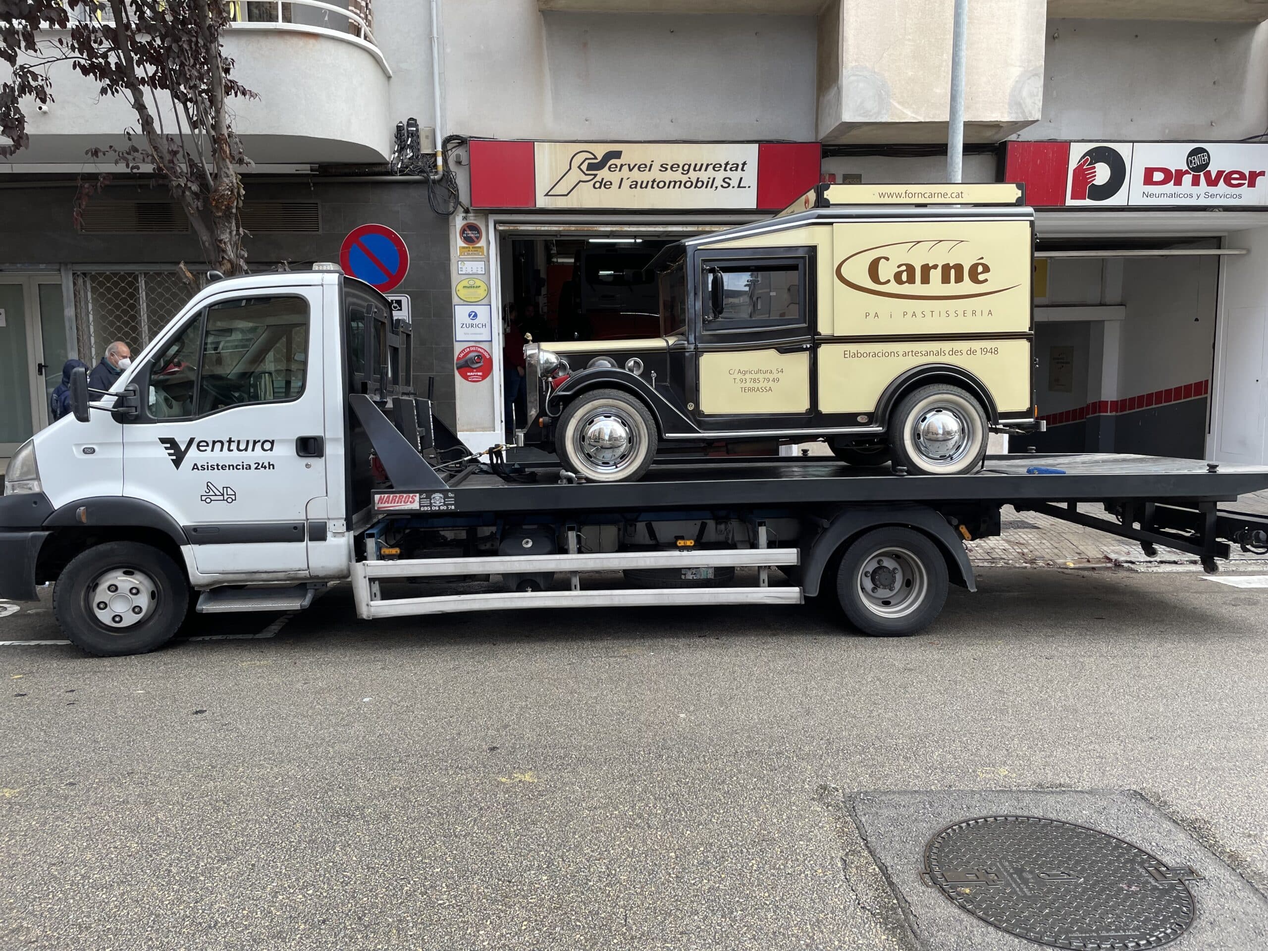 Grúa especializada para traslado de vehículos